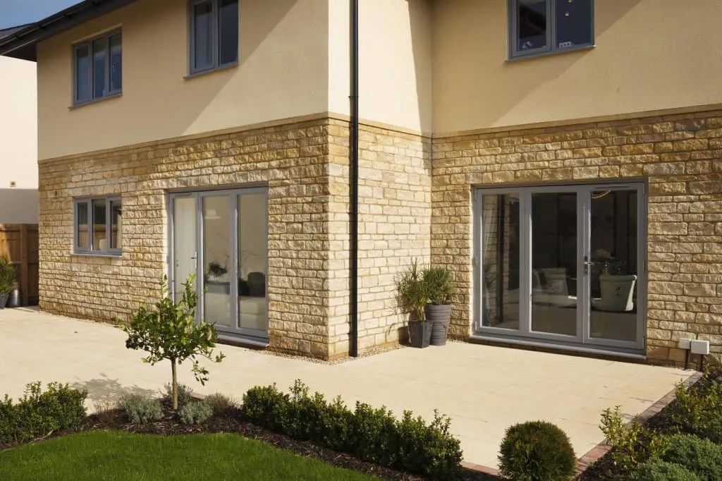 External aspect matching 3 pane Bi-folds